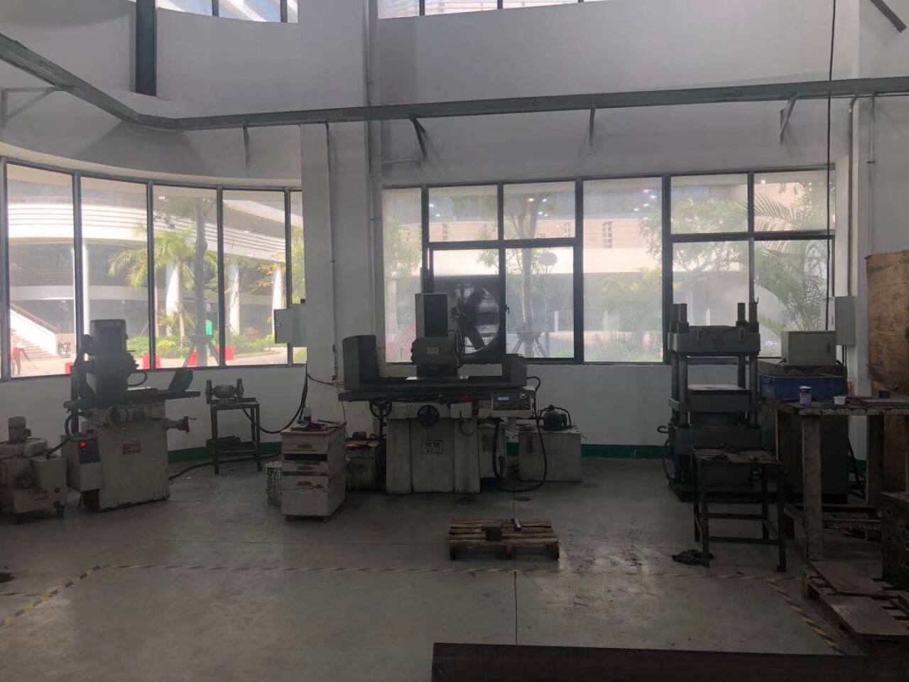 Large water grinding bed